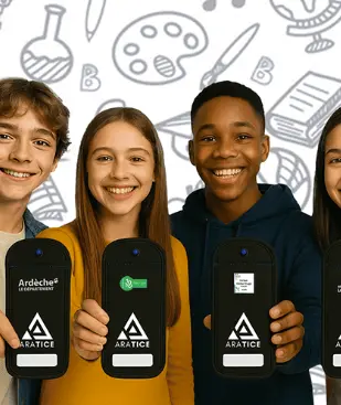 Élèves tenant des pochettes anti-portable Araphone Blocker 3
